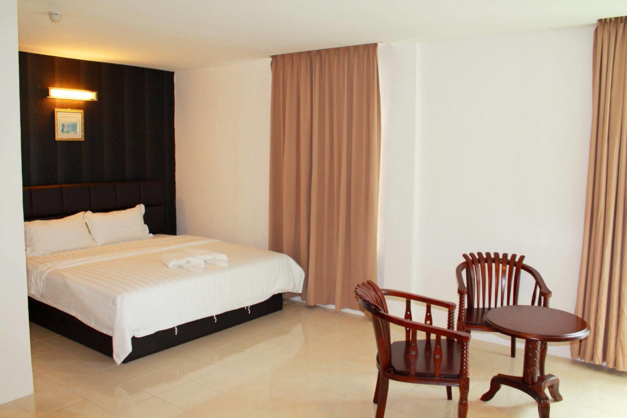 Havona Hotel - Taman Tropika Кулай Екстериор снимка